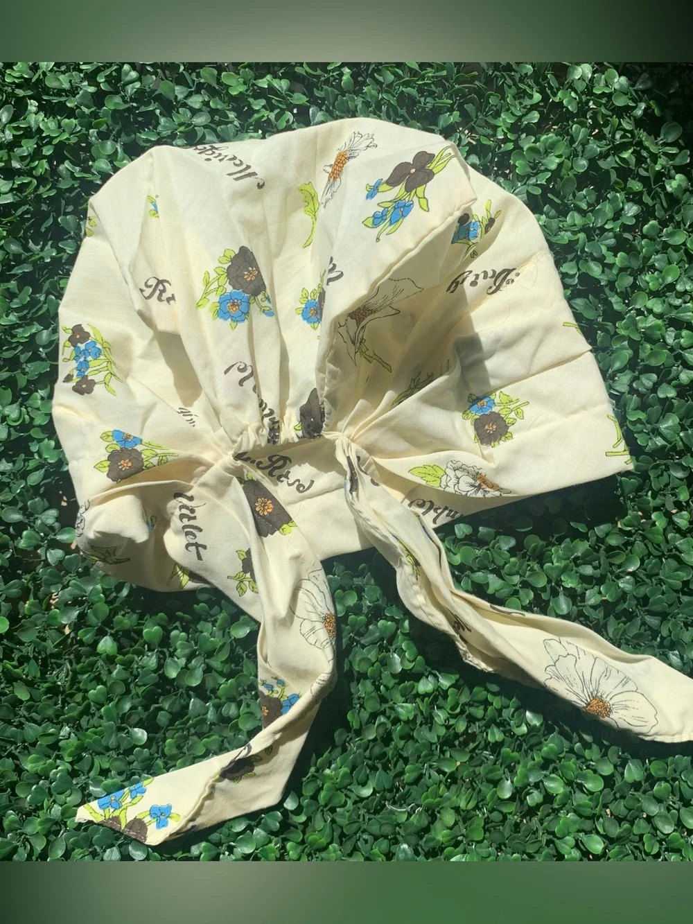 Vintage 70s Betmar forest cottage floral quilted headkerchief headscarf